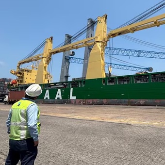 Se moderniza el Puerto de Manzanillo con grúas de alto rendimiento para buques de hasta 15,500 TEUs