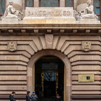 Banxico recorta tasa de interés y anticipa cautela para 2026