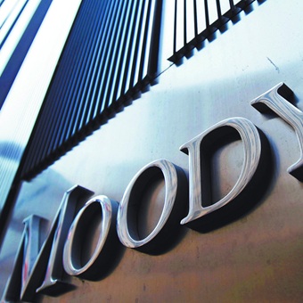 Desaceleración económica, aranceles y reformas, entre los retos que enfrentará la banca en 2025: Moody’s