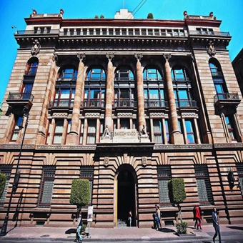 Sistema financiero de México permanece resiliente pese a riesgos: Banxico