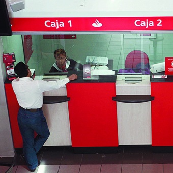 Continúa demanda de crédito, pese a desaceleración: Santander