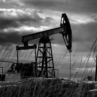 Anuncio de cese al fuego tira los precios del petróleo