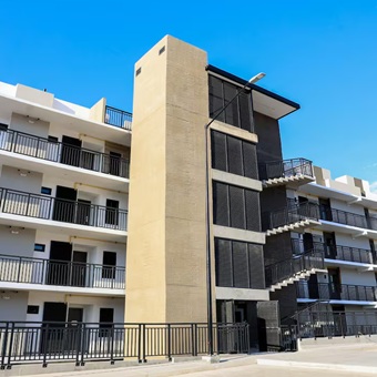 Menor demanda de estadounidenses por vivienda reestructura precios