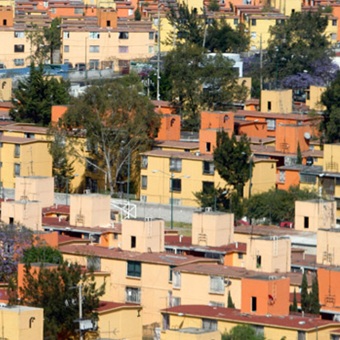 Gobierno se topa con trabas normativas y falta de suelo en su apuesta por vivienda social