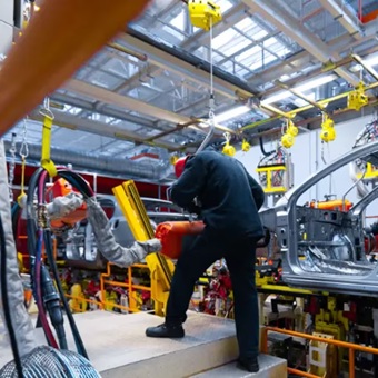 Nissan inicia reestructuración; analiza cerrar dos plantas en México