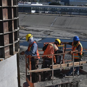 Industria acentúa debilidad y acumula 7 meses en declive