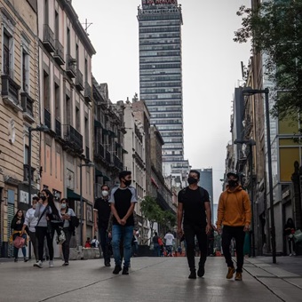 FMI eleva pronóstico de crecimiento de México a 1% para 2025
