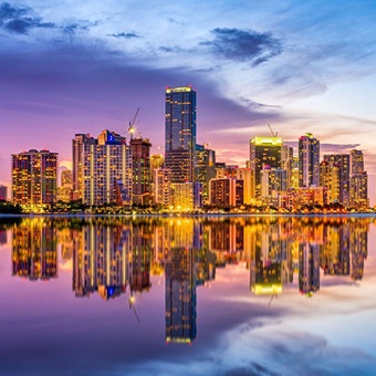 Compradores con liquidez ganan terreno en mercado inmobiliario estadunidense