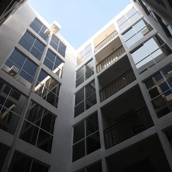 Sin acceso a vivienda, más de la mitad de jóvenes de 25 a 35 años