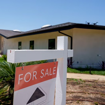 Venta de viviendas de segunda mano en EE.UU. aumenta por tasas hipotecarias más bajas