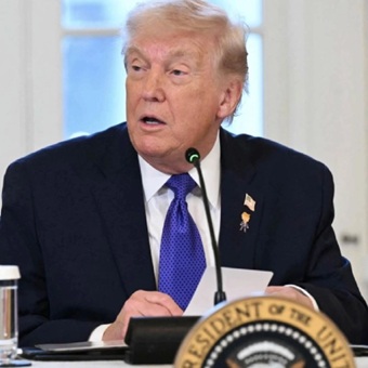 Trump pide que se limite en 10% la tasa de interés de tarjetas de crédito