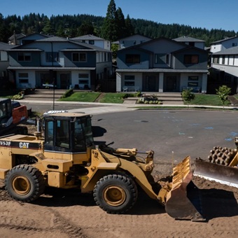 El costo de la vivienda preocupa a los votantes, pero Trump quiere mantener los precios altos