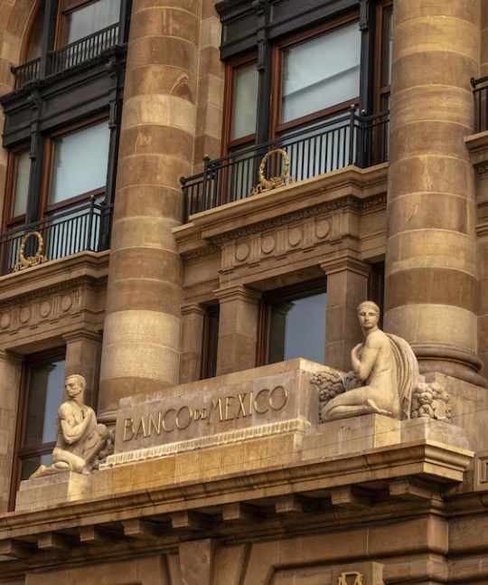 ¿Banxico mantendrá la ‘muralla’ ante la inflación? Proyectan que no bajará tasa del 7 por ciento en 2026