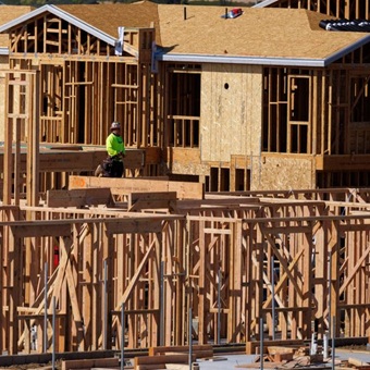 Construcción de viviendas unifamiliares en EEUU repunta en enero, permisos disminuyen