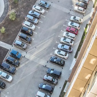 ¿Una ciudad sin estacionamientos? La oferta de espacios de automóviles cada vez menor