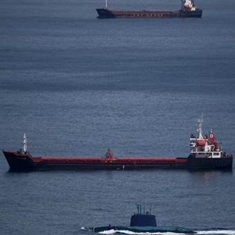 Ataque de EU a Irán puede elevar el costo hasta 108 dólares por barril