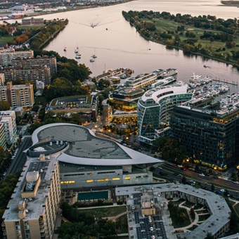 América Latina acelera inversión en edificios inteligentes, pero la brecha con EE. UU. persiste