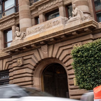 Banxico sorprende con recorte y dice que ‘valorará’ otro ajuste