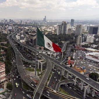 México debe frenar deuda para mantener el grado de inversión